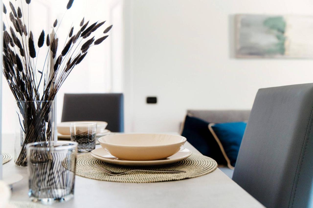 Apartment Shades Of - Blue Como