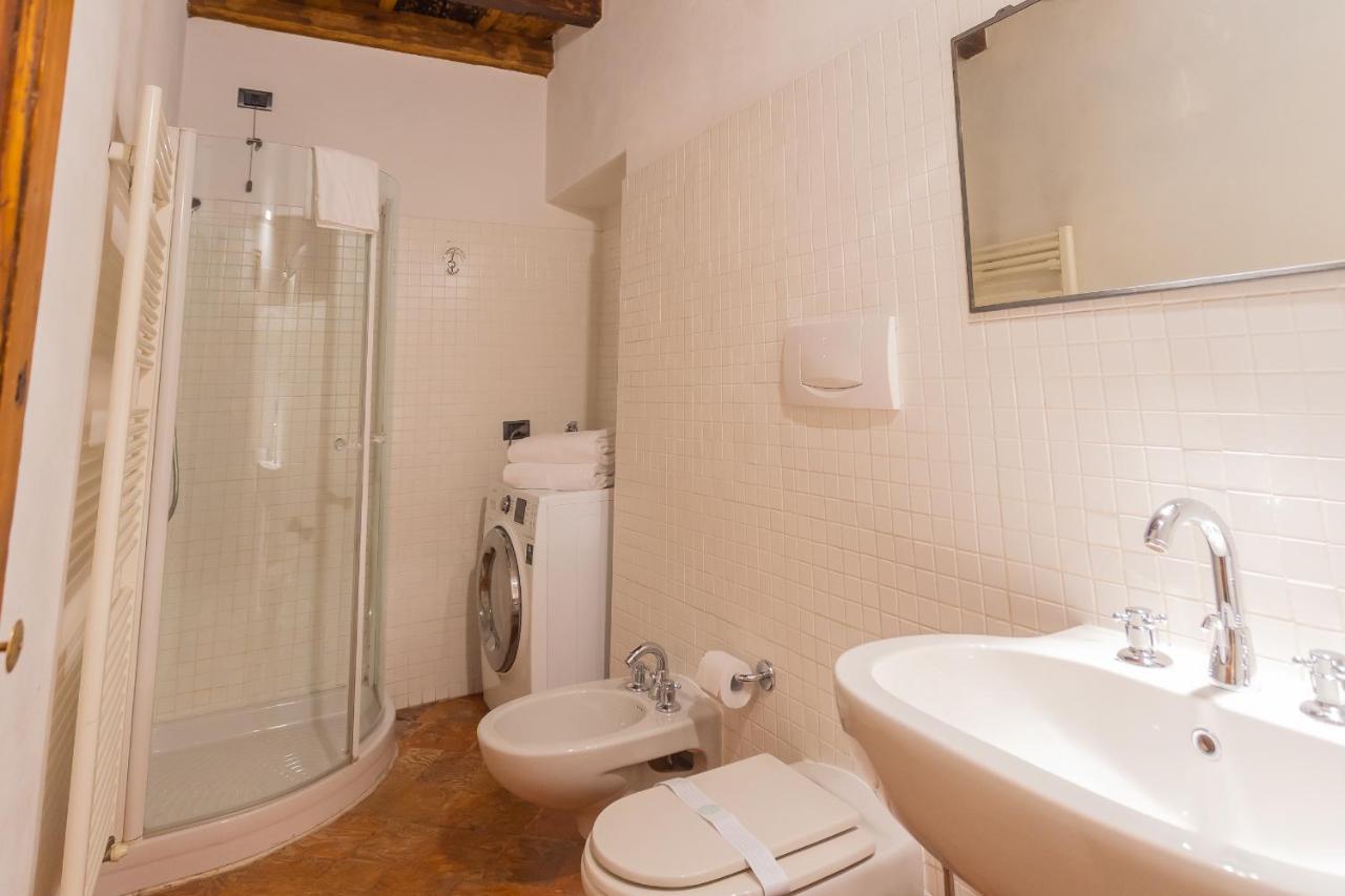 Apartment Antiche Mura By Rent Como