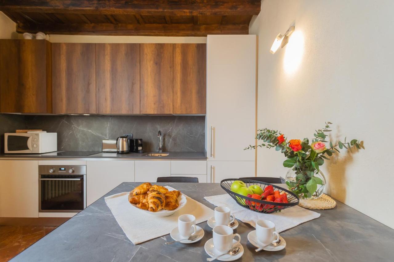 Apartment Antiche Mura By Rent Como
