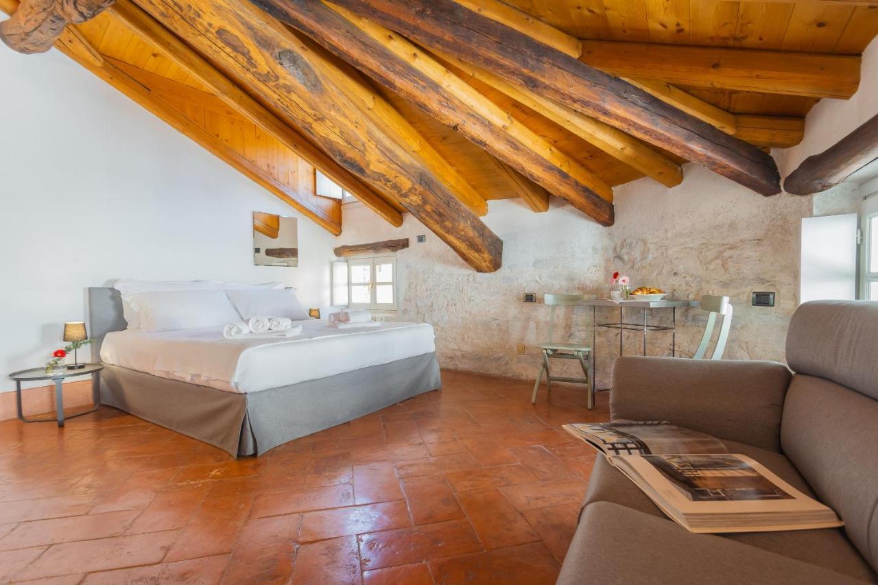 Apartment Antiche Mura By Rent Como