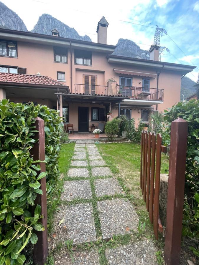 Apartment Lallas With Garden And Lake View