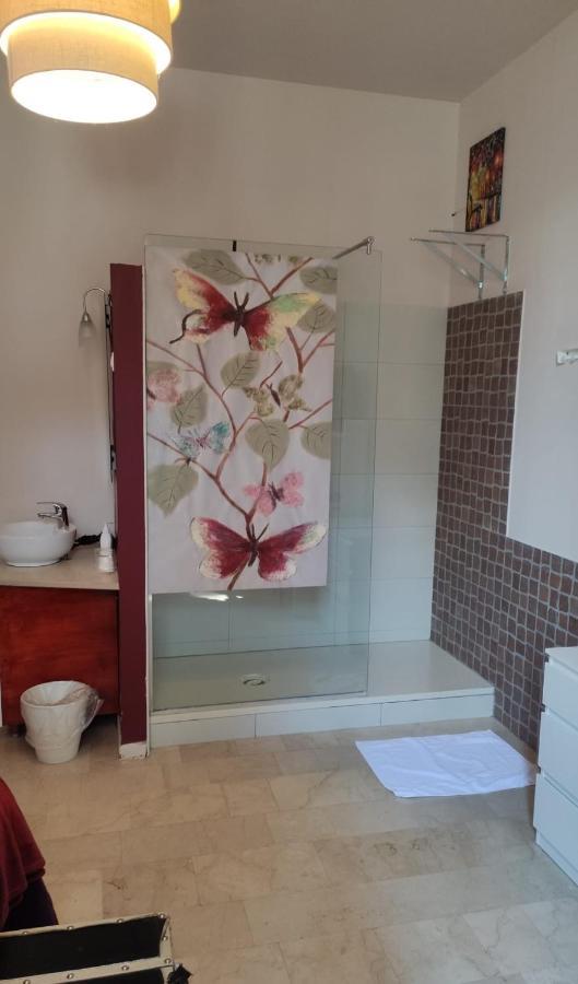 Gira Guest house *