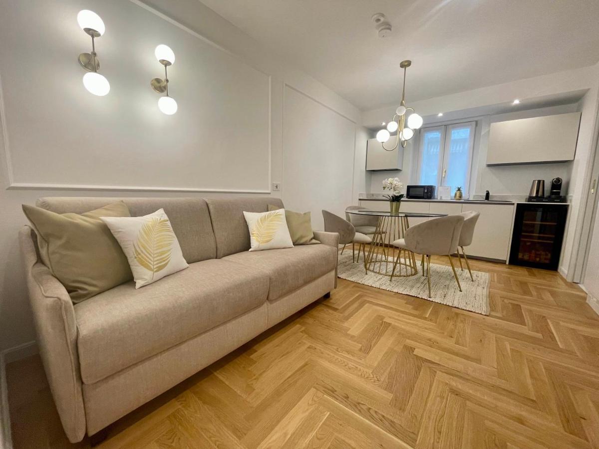 Luxury Apartment *