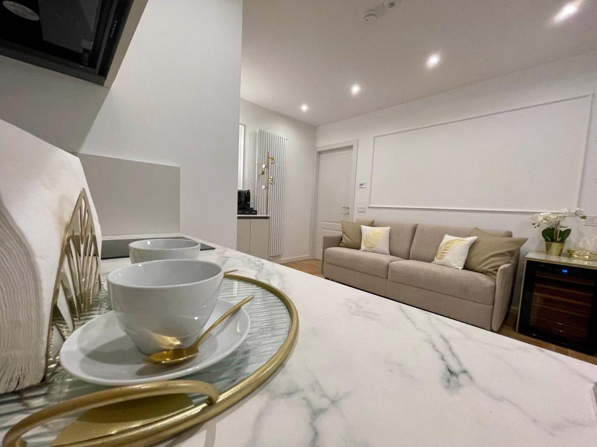 Luxury Apartment *
