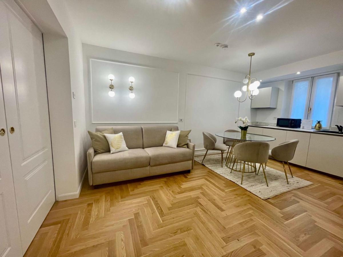 Luxury Apartment *