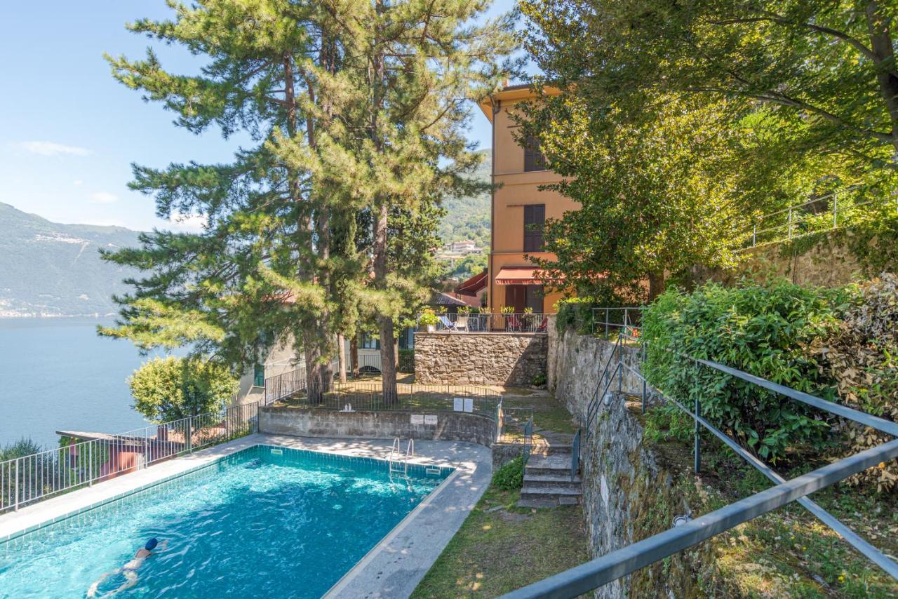 Cozy Lake View With Pool And Park!