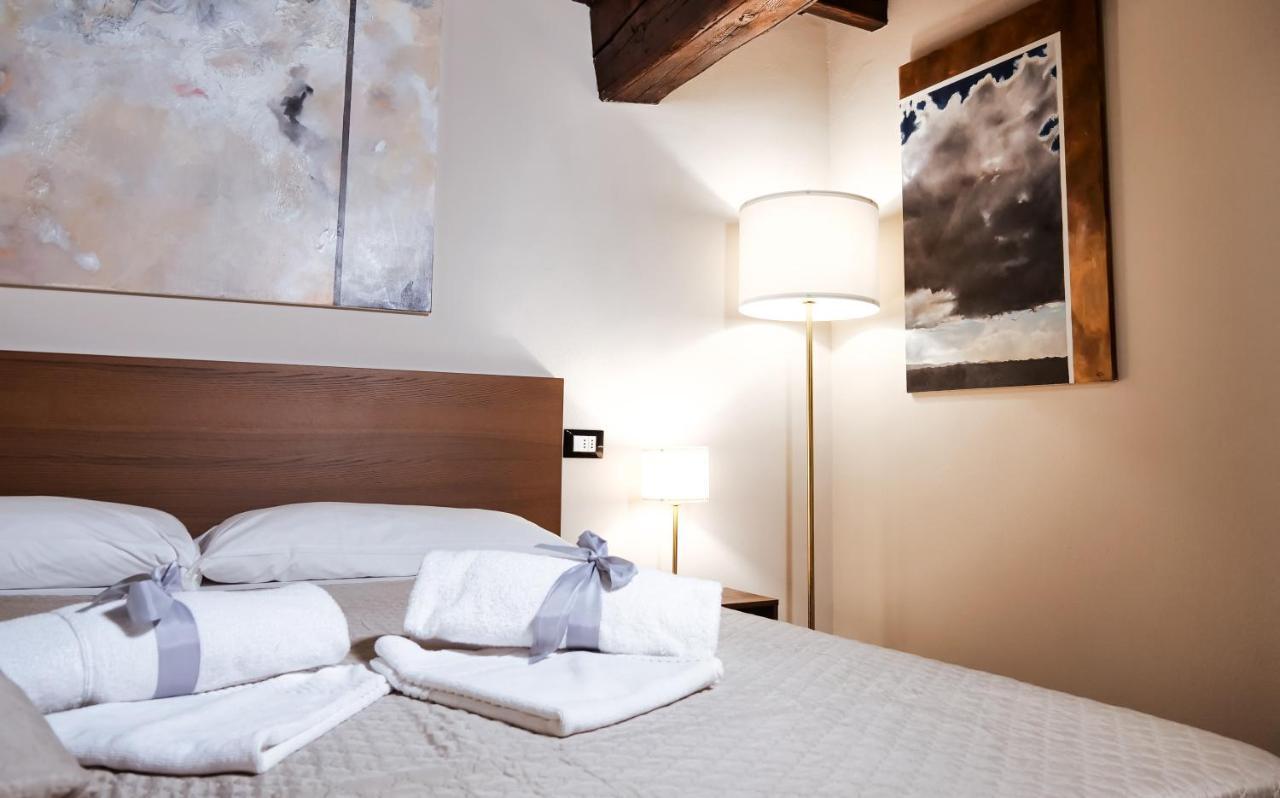 Casa Del Pittore - Elegante Del 1200 - Centro Storico Apartment Como