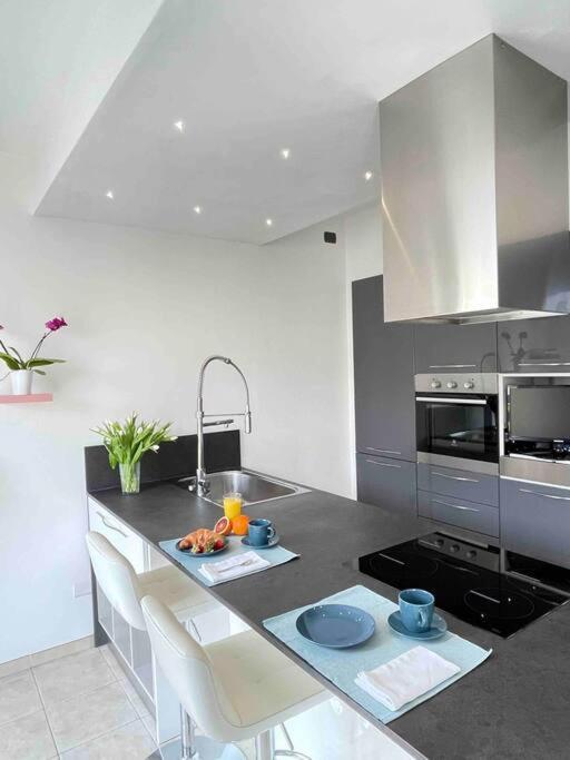 Lakeside View Apartment