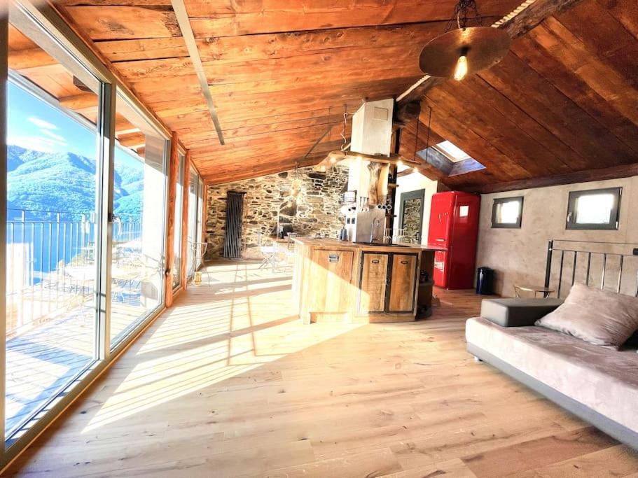 Romantic Stone With Amazing View Of And Oleandra Holiday home Laglio
