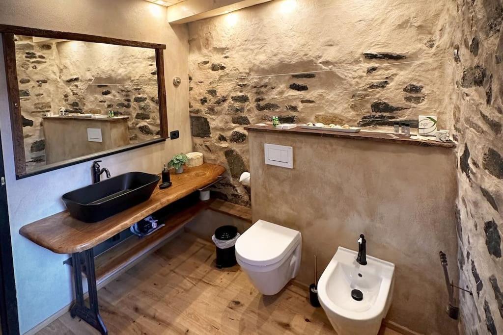 Romantic Stone With Amazing View Of And Oleandra Holiday home Laglio