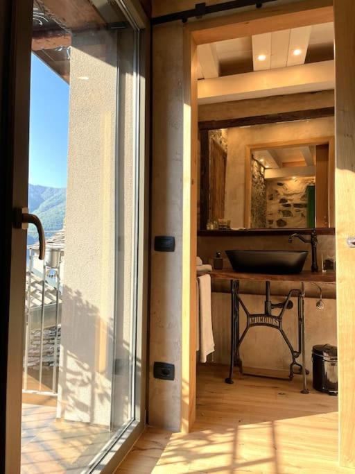 Romantic Stone With Amazing View Of And Oleandra Holiday home Laglio