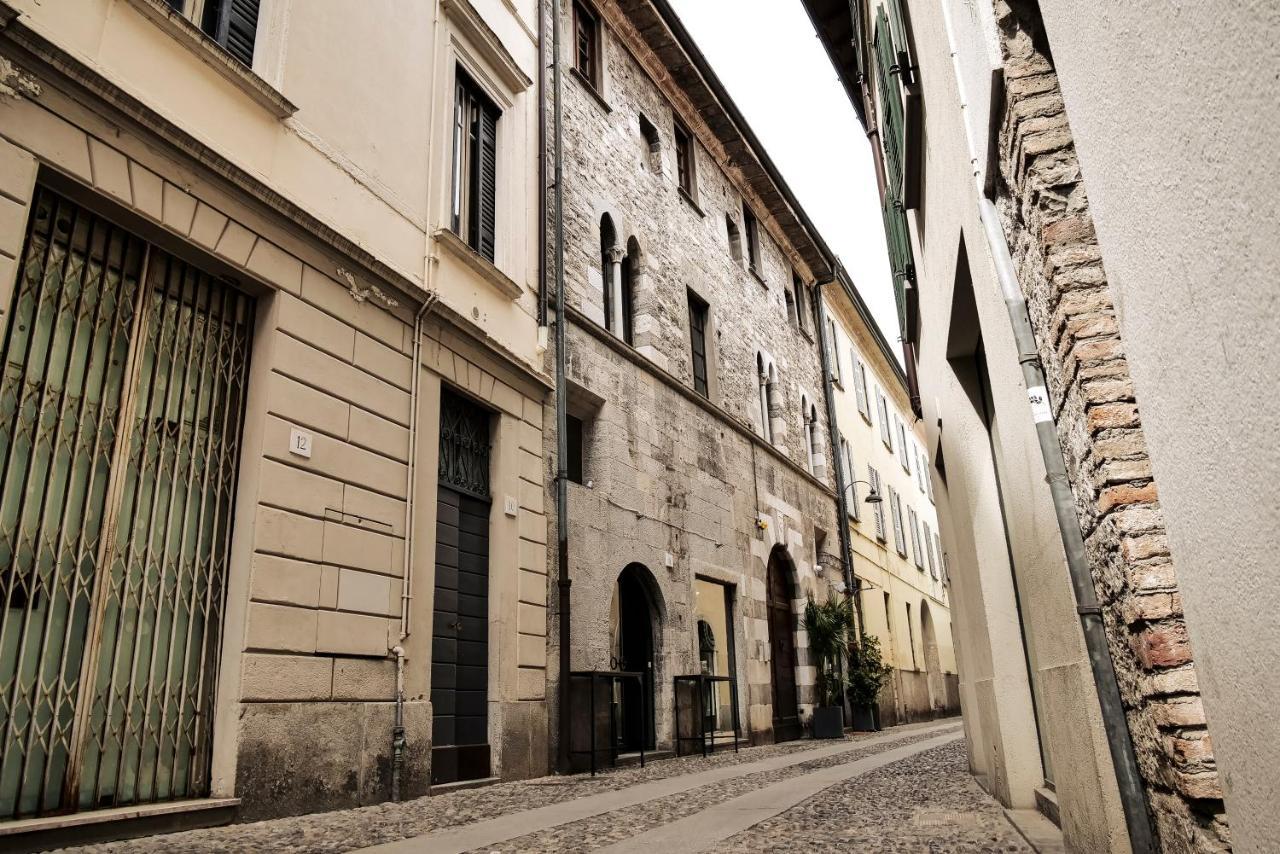 Appartamento Casa Del Pittore - Elegante Del 1200 - Centro Storico