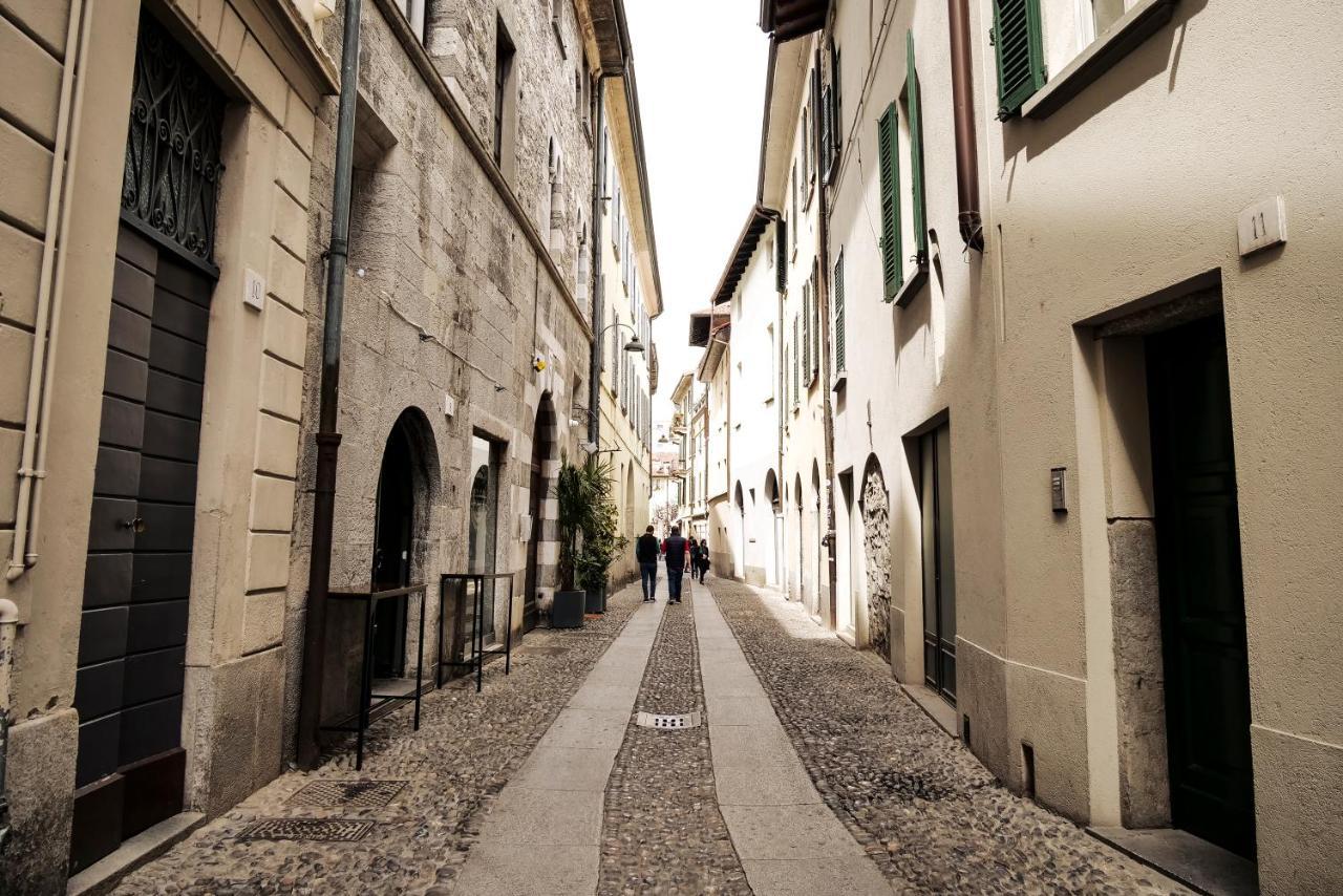 Appartamento Casa Del Pittore - Elegante Del 1200 - Centro Storico