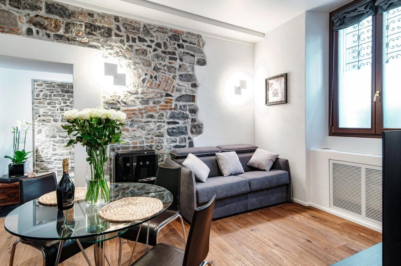 Lo Storico - The House Of Travelers Apartment Como