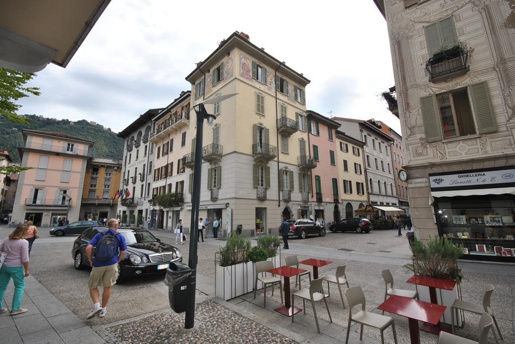 Via Carcano 13 *