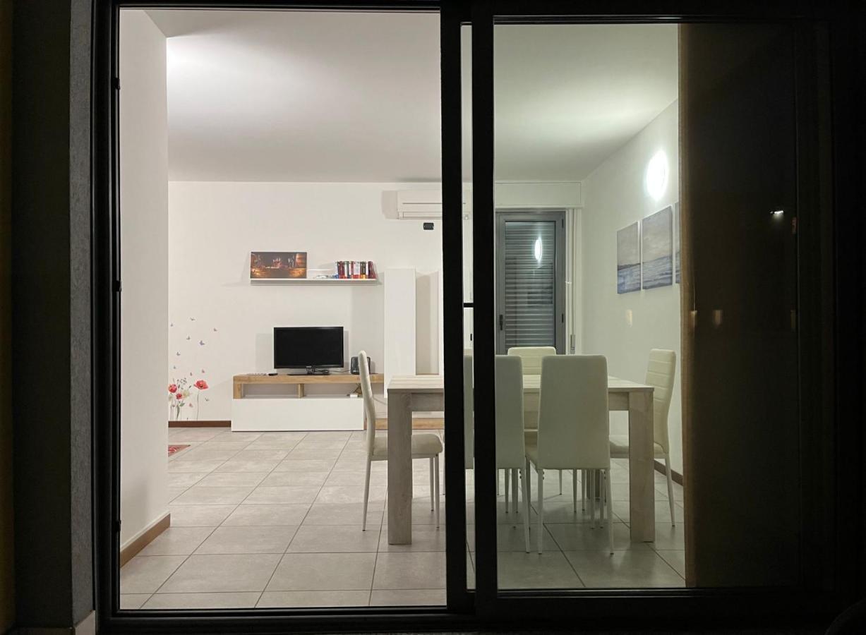 Lake With Terrace & Parking Apartment Como