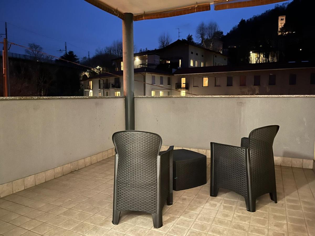 Lake With Terrace & Parking Apartment