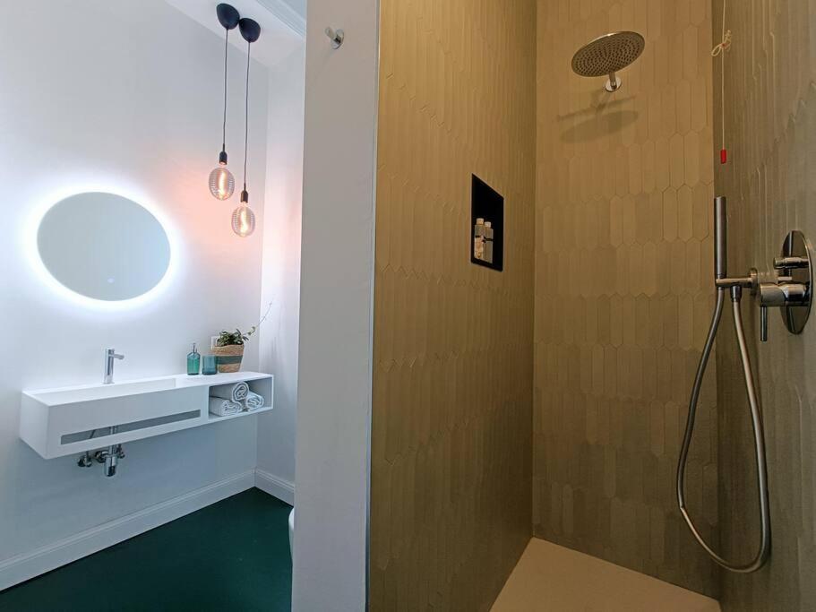 Stylish Flat Near Station And Center Apartment