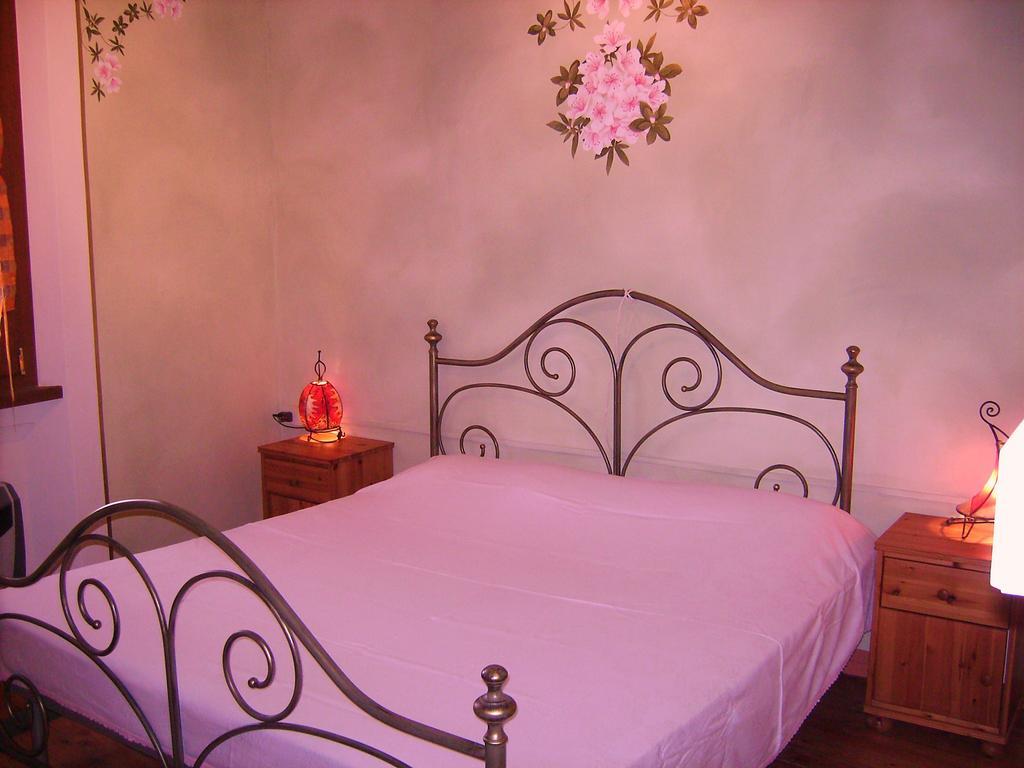 Charming Glicine And Azalea House Art And Colour With Lakeview Apartment *