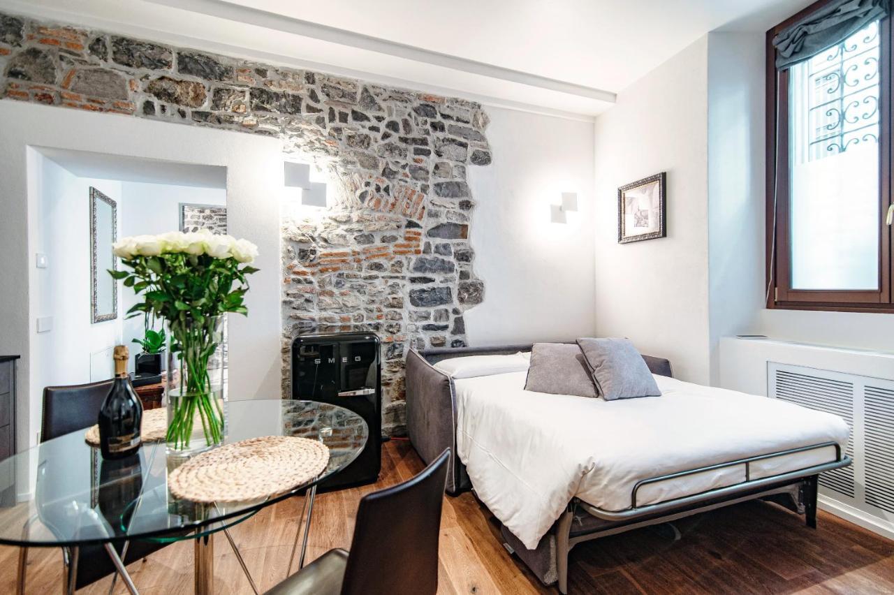 Lo Storico - The House Of Travelers Apartment