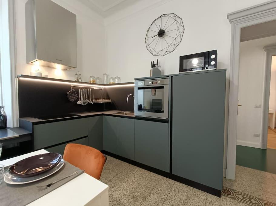 Apartment Stylish Flat Near Station And Center Como