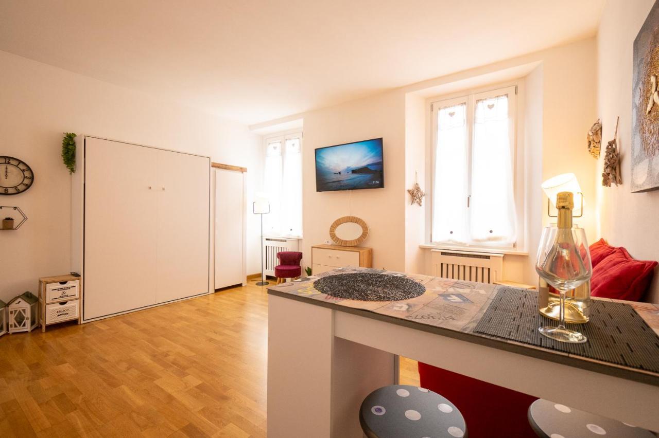Portatorre Suite, A Charming In The Heart Of Como, Free Private Parking, Air Conditioning & More!