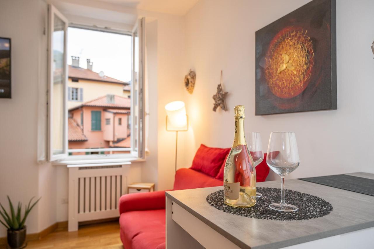 Portatorre Suite, A Charming In The Heart Of Como, Free Private Parking, Air Conditioning & More! * Como