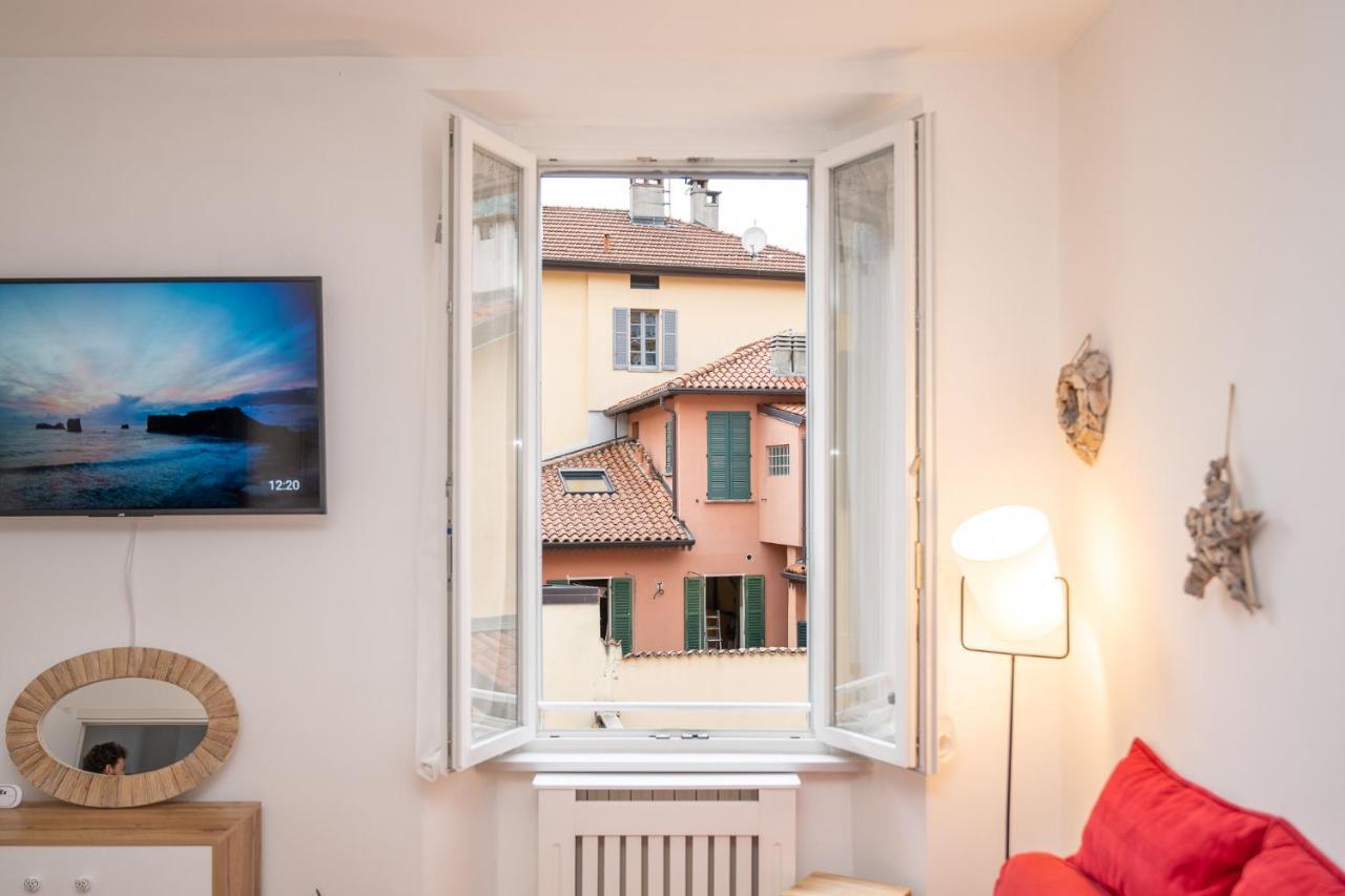 Apartment Portatorre Suite, A Charming In The Heart Of Como, Free Private Parking, Air Conditioning & More! *