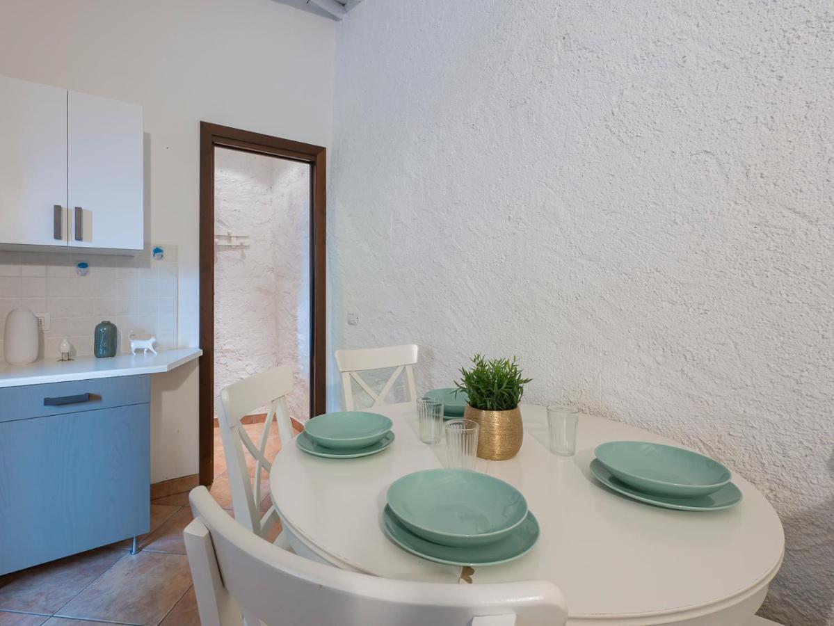 Apartment I Host -