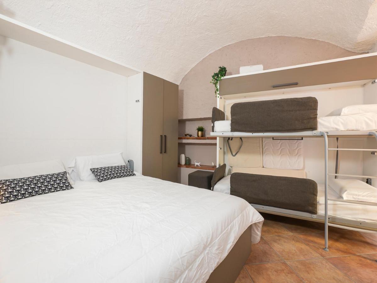 Apartment I Host -
