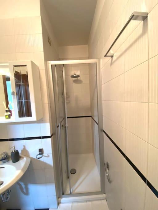 Apartment A Due Passi Dal Lago 013075-cni-01284 *
