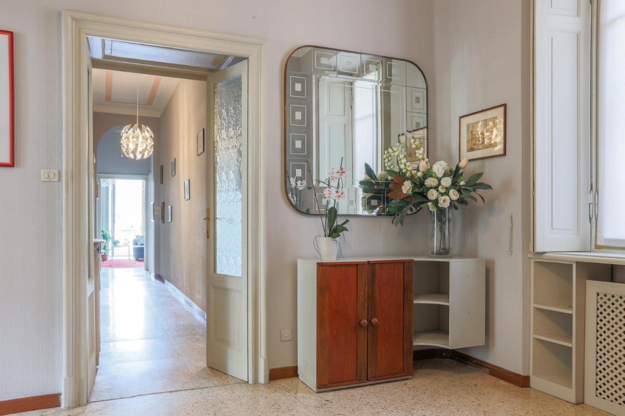 Easylife - Elegante Dimora Sul Lago Di *