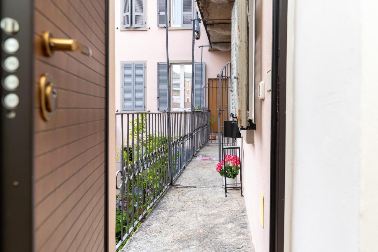 Apartment Portatorre Suite, A Charming In The Heart Of Como, Free Private Parking, Air Conditioning & More! *