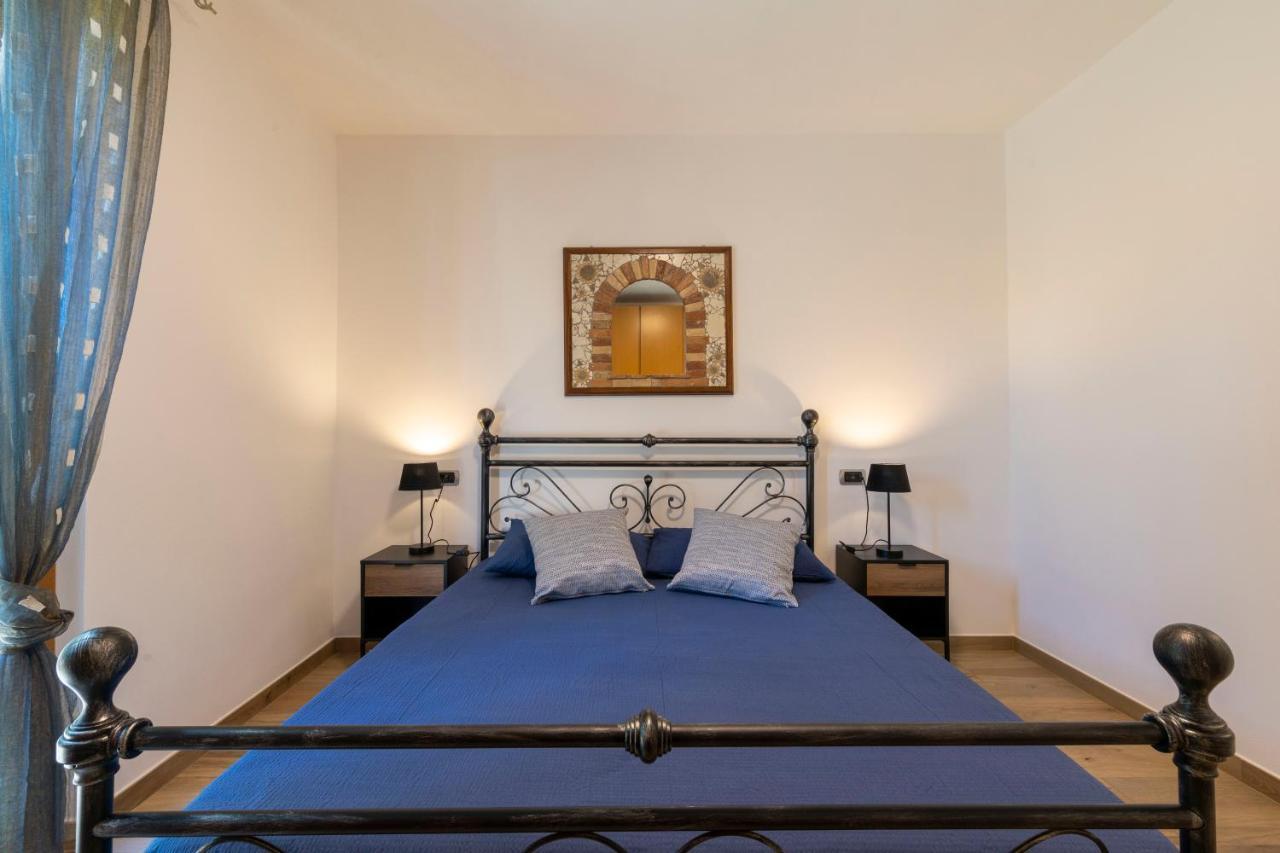 With Garden And Parking Apartment *