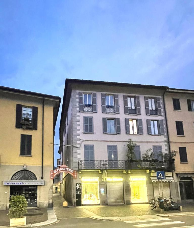 Portatorre Suite, A Charming In The Heart Of Como, Free Private Parking, Air Conditioning & More! Apartment *