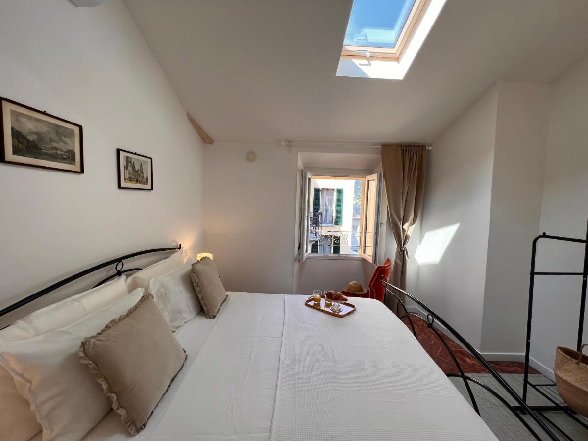 La Finestra Sul Molo - By Myhomeincomo Holiday home Torno