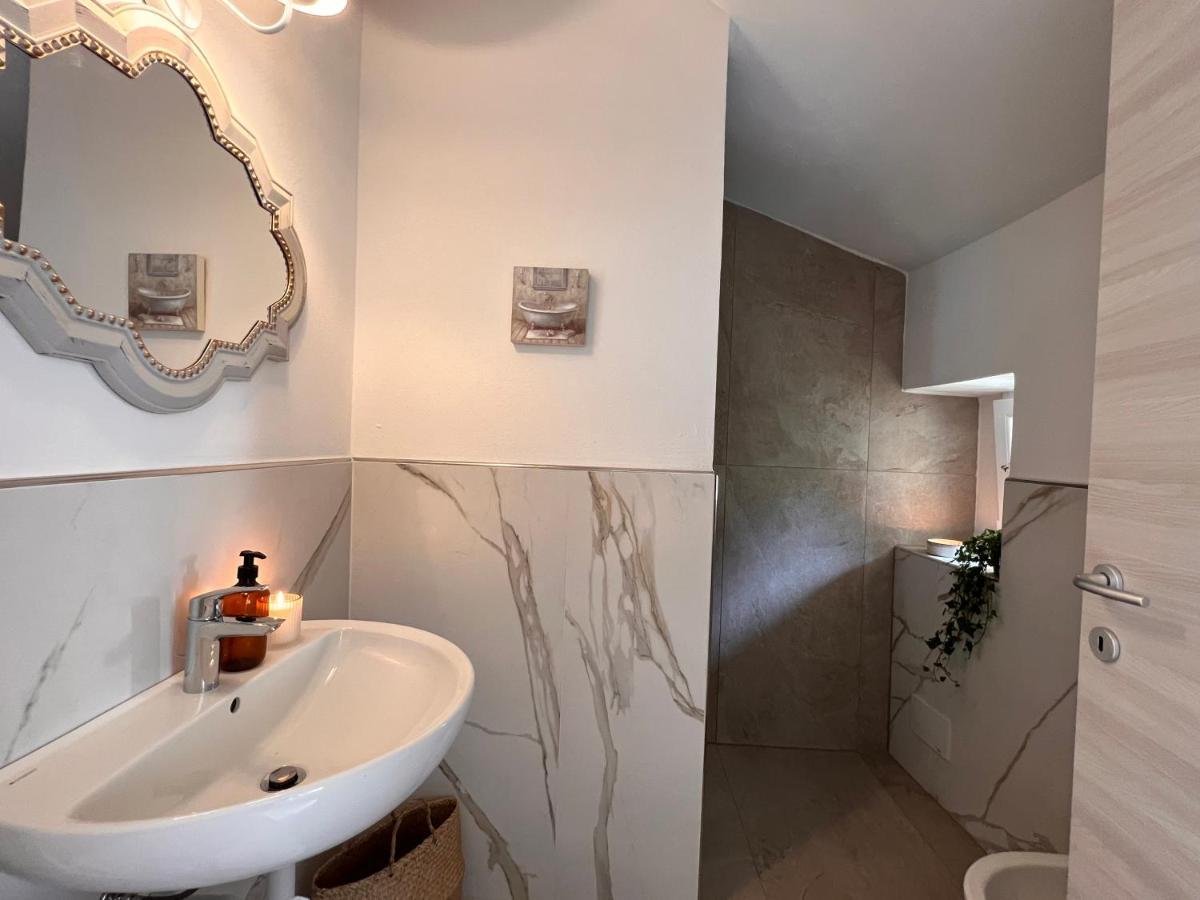 La Finestra Sul Molo - By Myhomeincomo Holiday home