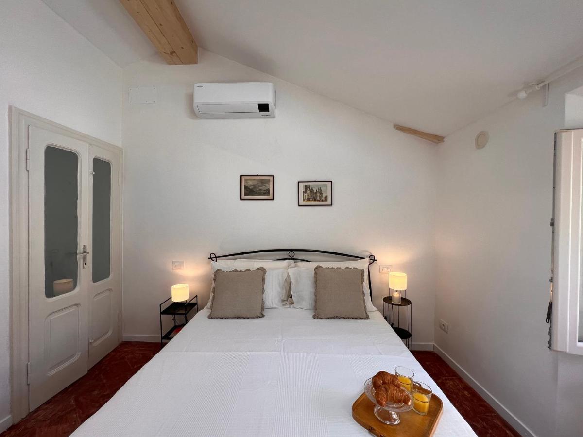 La Finestra Sul Molo - By Myhomeincomo Holiday home Torno