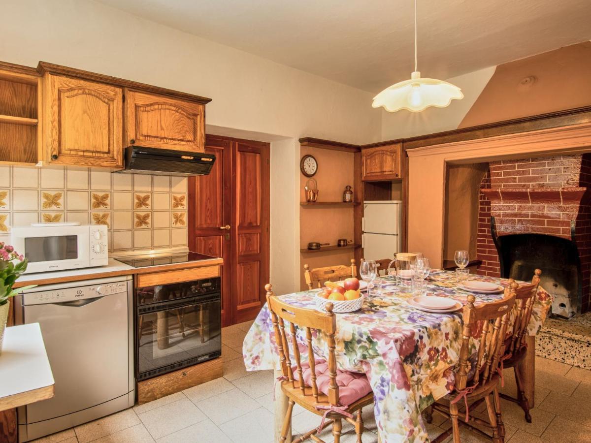 Clotilde By Interhome Camnago Volta