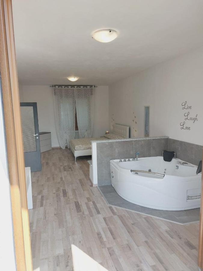 Dudi Jolie Maison - Jacuzzi Lezzeno