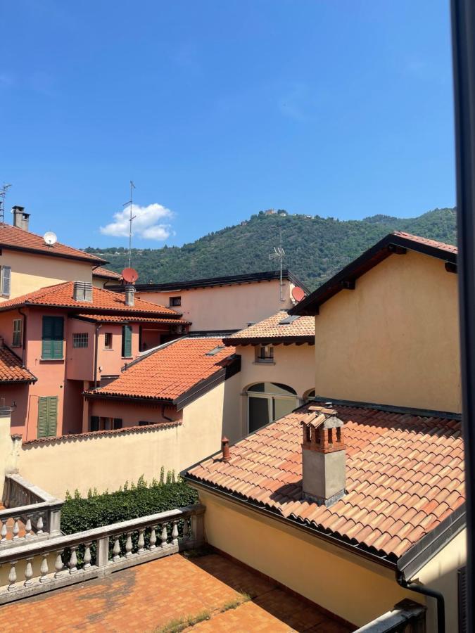 Portatorre Suite, A Charming In The Heart Of Como, Free Private Parking, Air Conditioning & More! Apartment Como