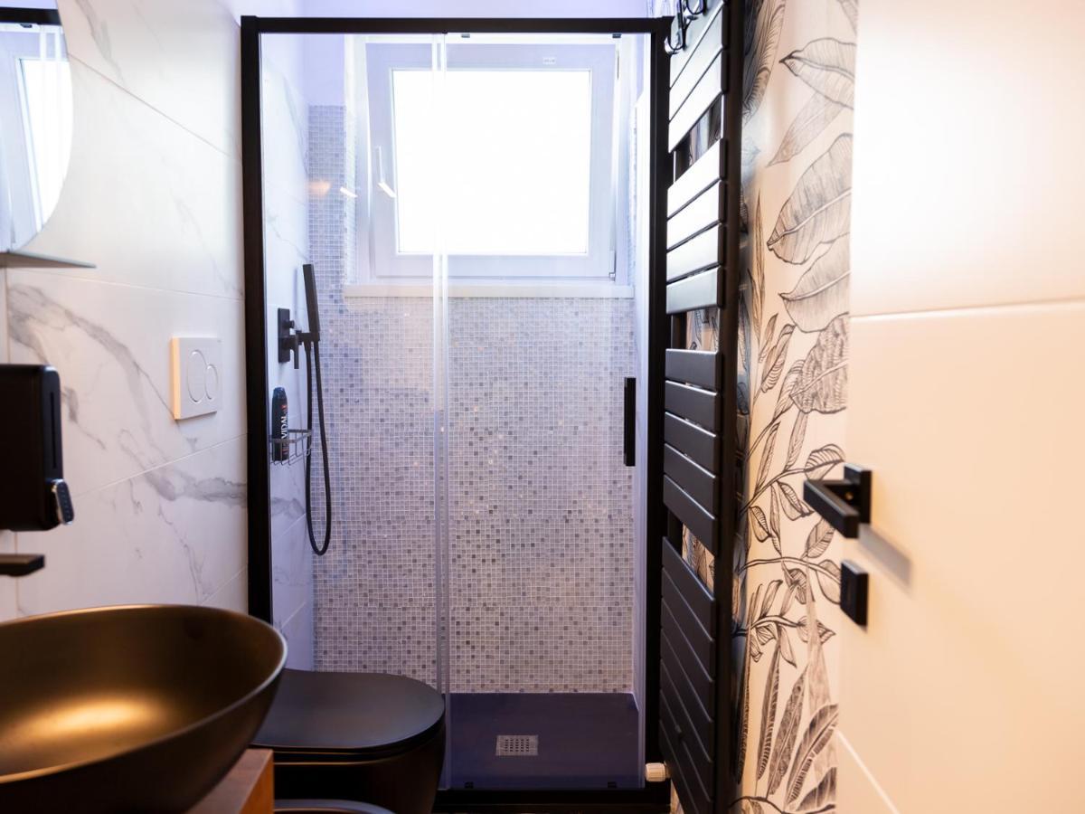 Business Apartment *