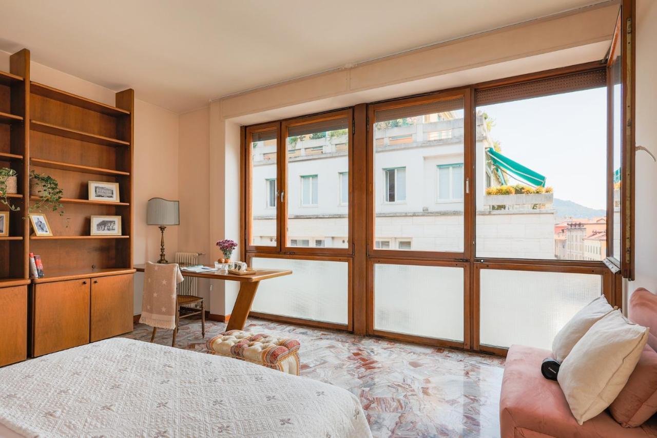 Piazza Cavour View - By Myhomeincomo Casa vacanze *