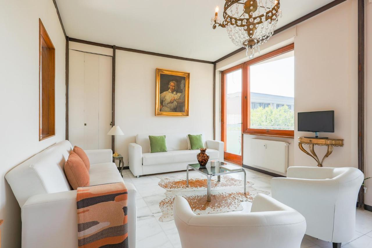 Piazza Cavour View - By Myhomeincomo Casa vacanze