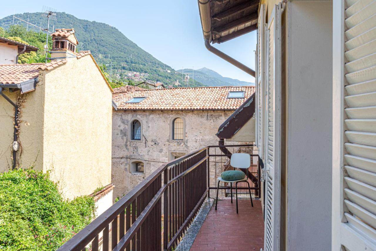 Roomy In With Small Balcony! Apartment