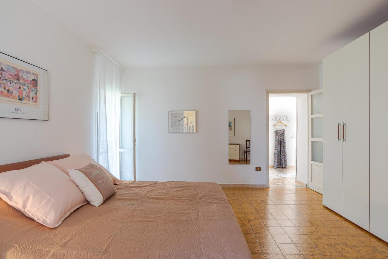 Roomy In With Small Balcony! *
