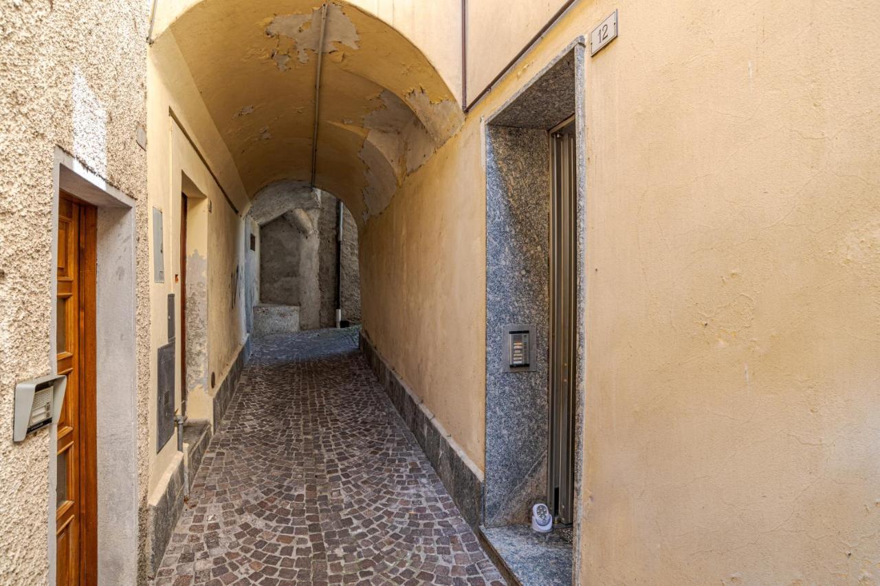 Apartment Roomy In With Small Balcony!
