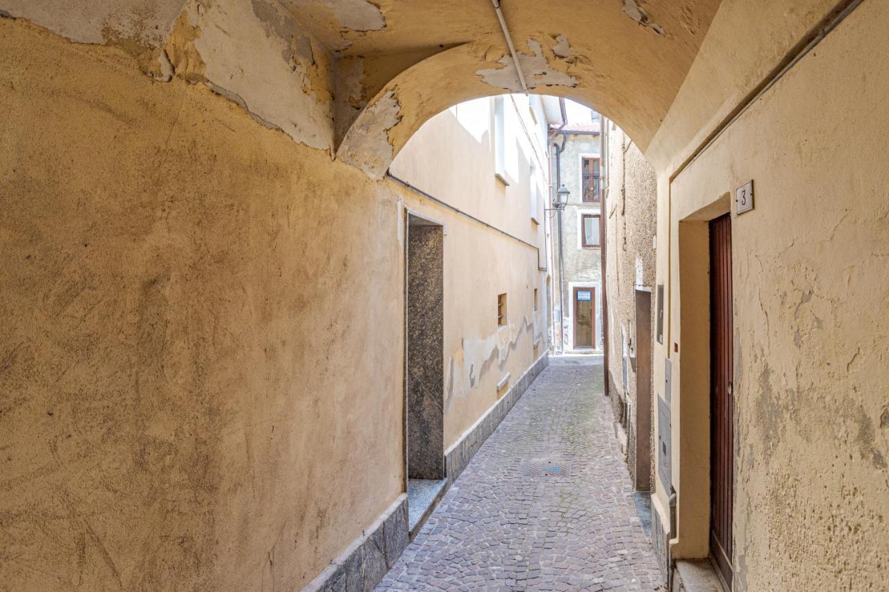 Roomy In With Small Balcony! Apartment *