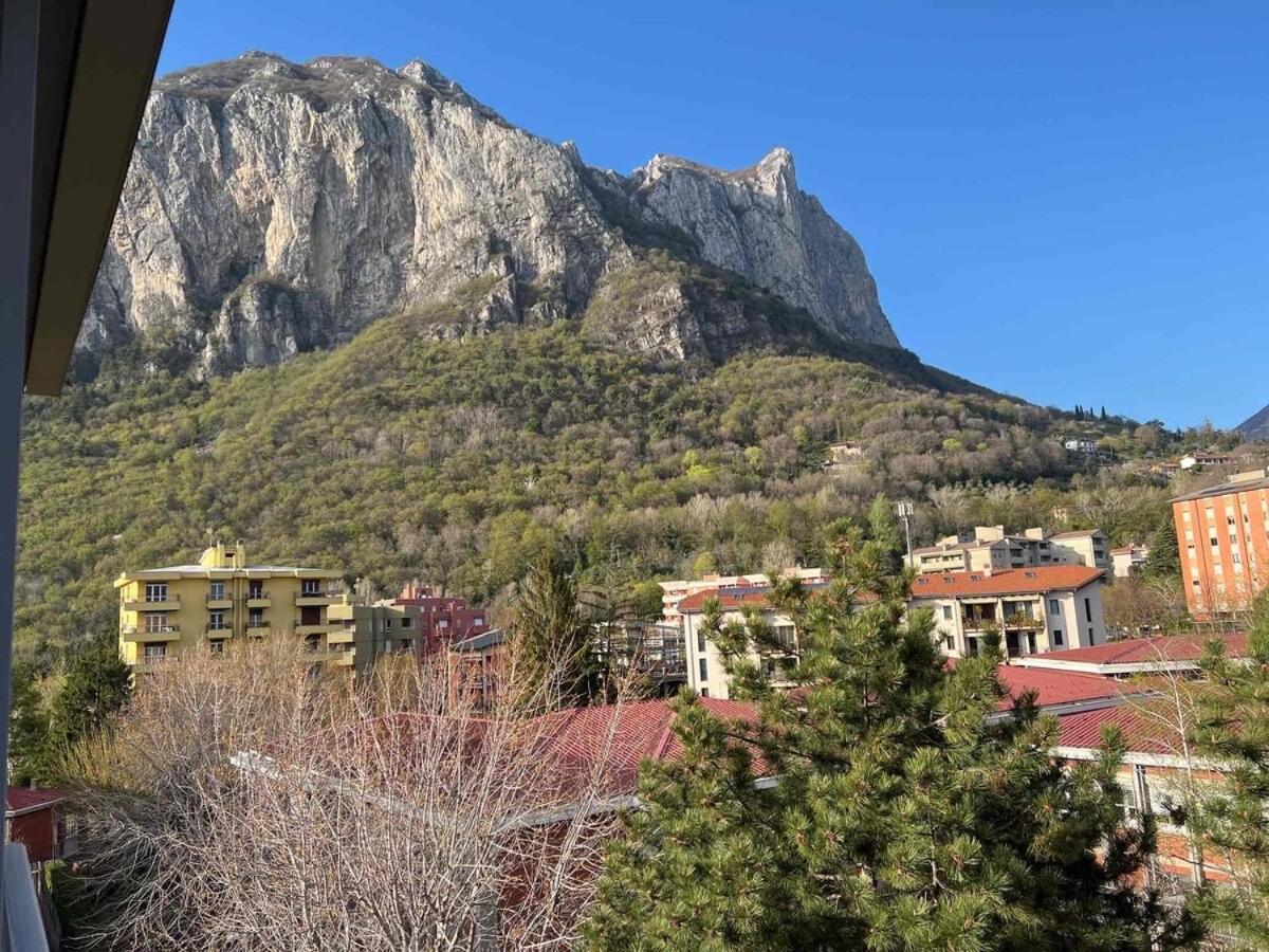 Attico Sul Di Lecco, A Due Passi Dal Centro Con Posto Auto