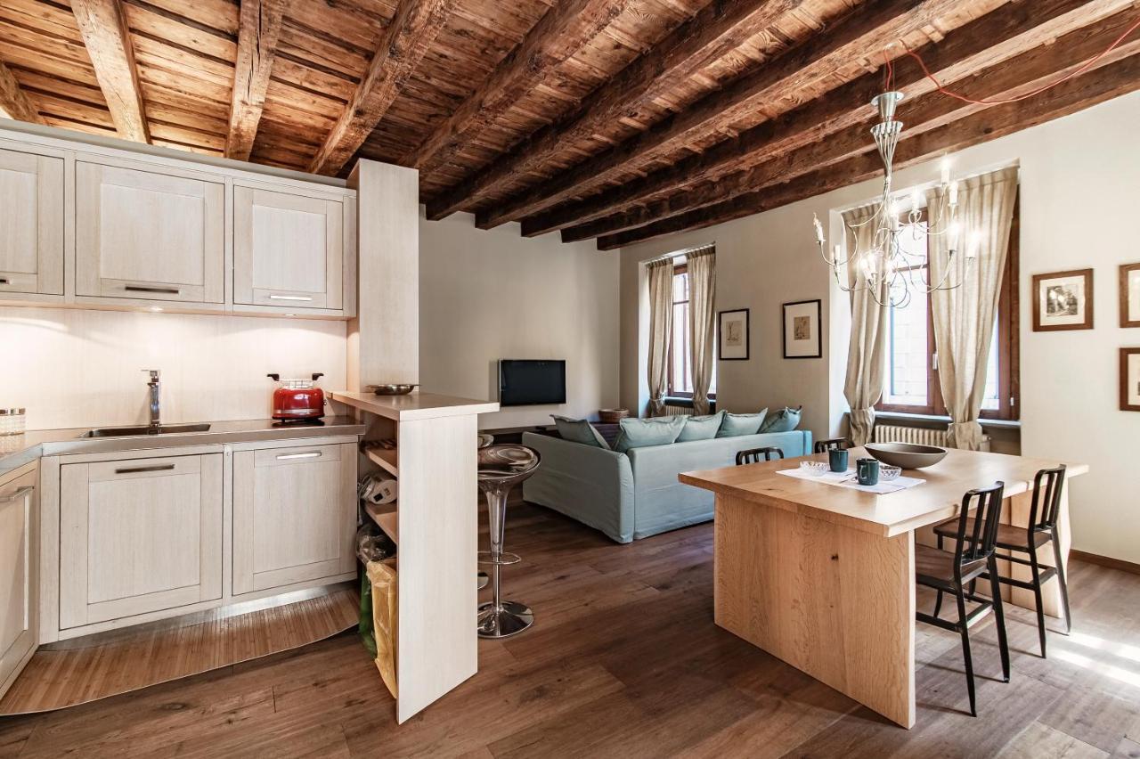 First - By Myhomeincomo Apartment *